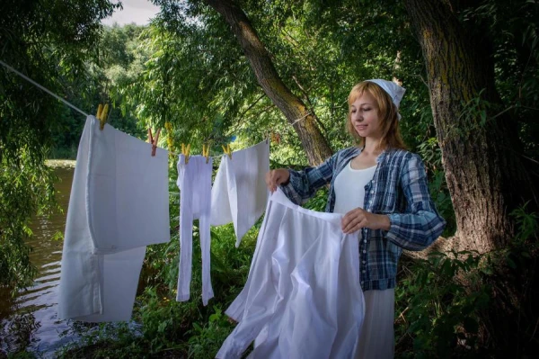 How to Remove Sweat Stains from a White Shirt: 7 Effective Methods