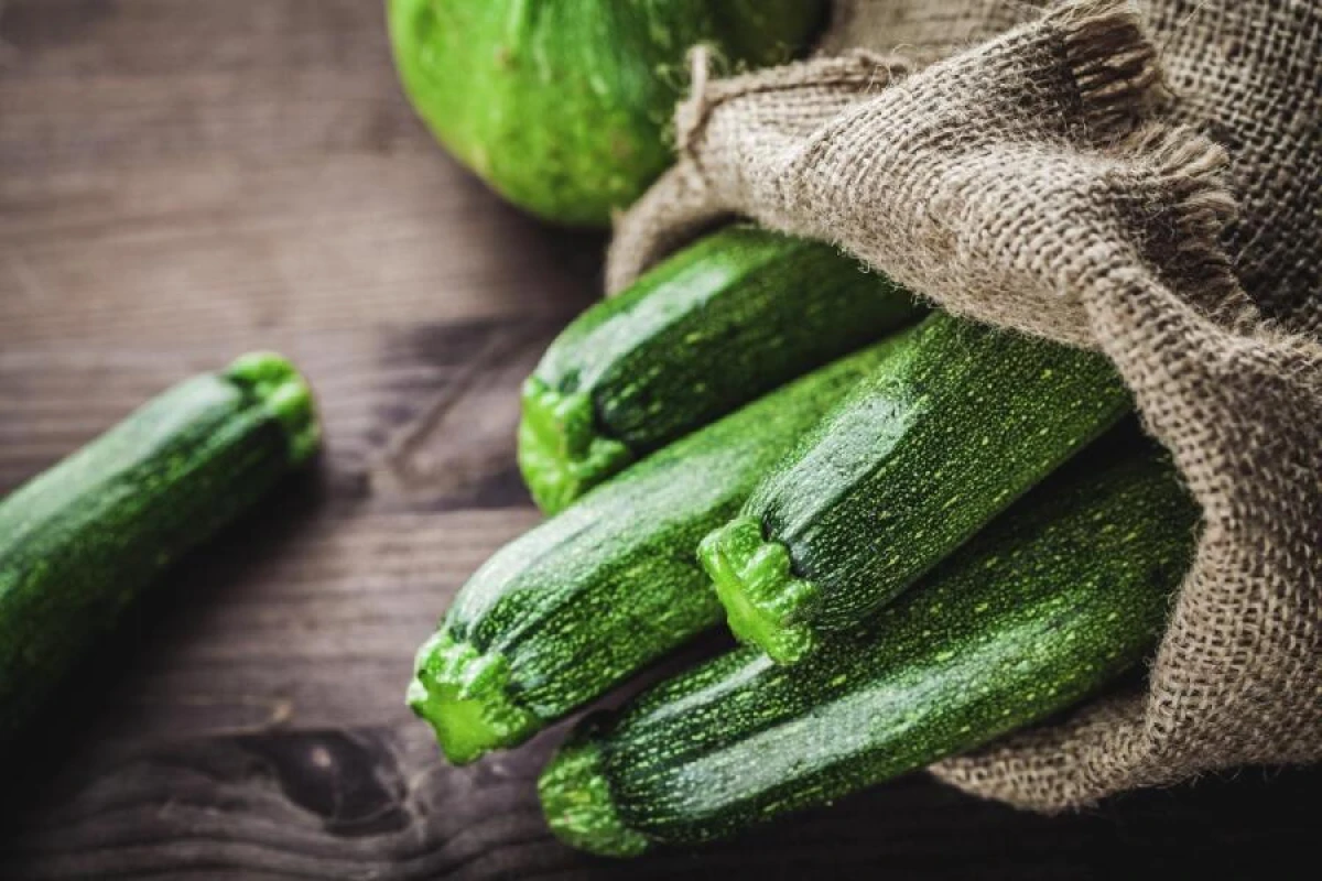Half a teaspoon of this remedy – and zucchinis will start to grow actively