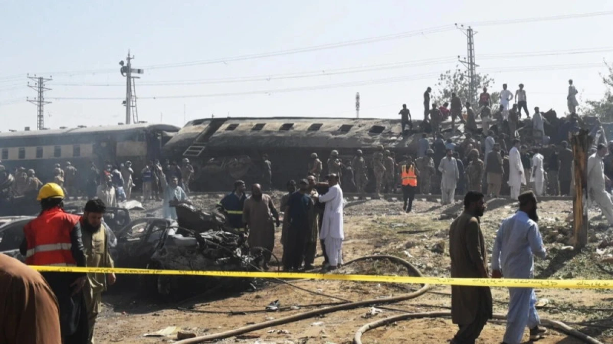 Terrorist Attack in Pakistan: Suicide Bomber Attacks Train Carrying Soldiers, Dozens Dead
