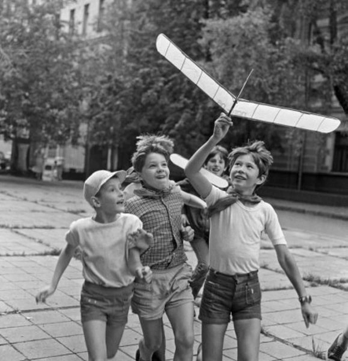 Why Children of the 60s and 70s Were More Independent: Scientists Explain the Dangers of Overprotection