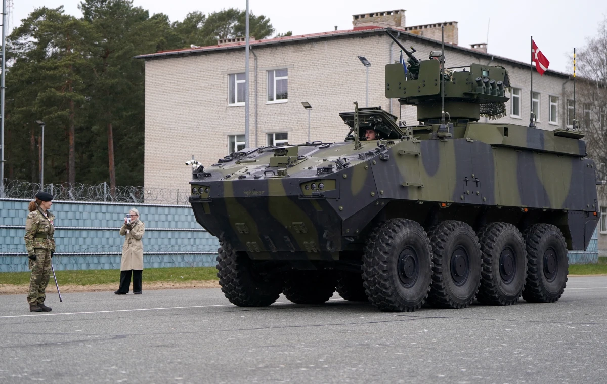 Танк на военной базе в Адажи.