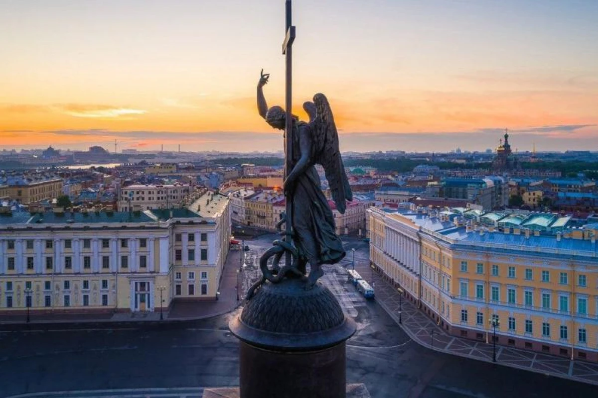Дворцовая площадь Санкт-Петербурга