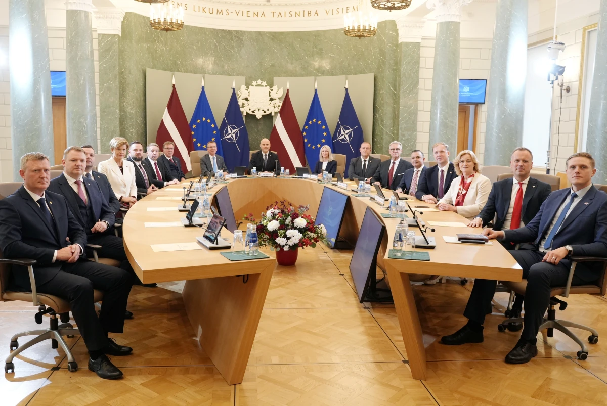 Правительство ЛР.
