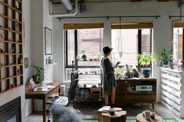 7 items in the house that may indicate the age of a woman over 40