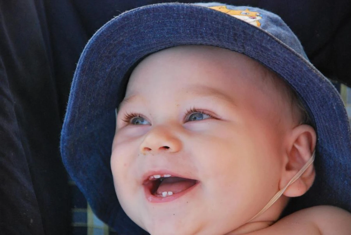 How many days can a fever last during teething in a child