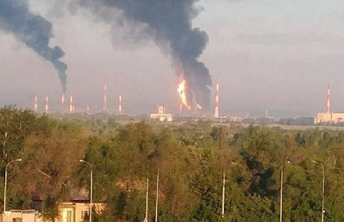 Горящий завод в России