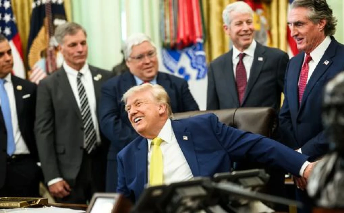Дональд Трамп среди соратников