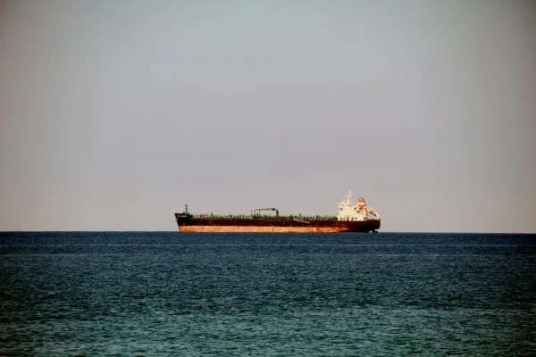 Танкер в море