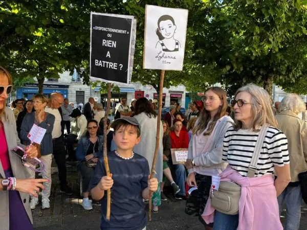 Массовые протесты всех слоев общества.