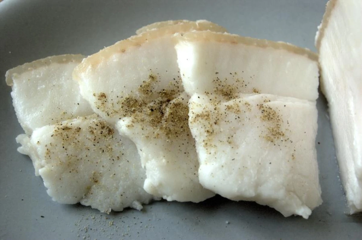 How to Properly Salt Lard for a Soft Skin
