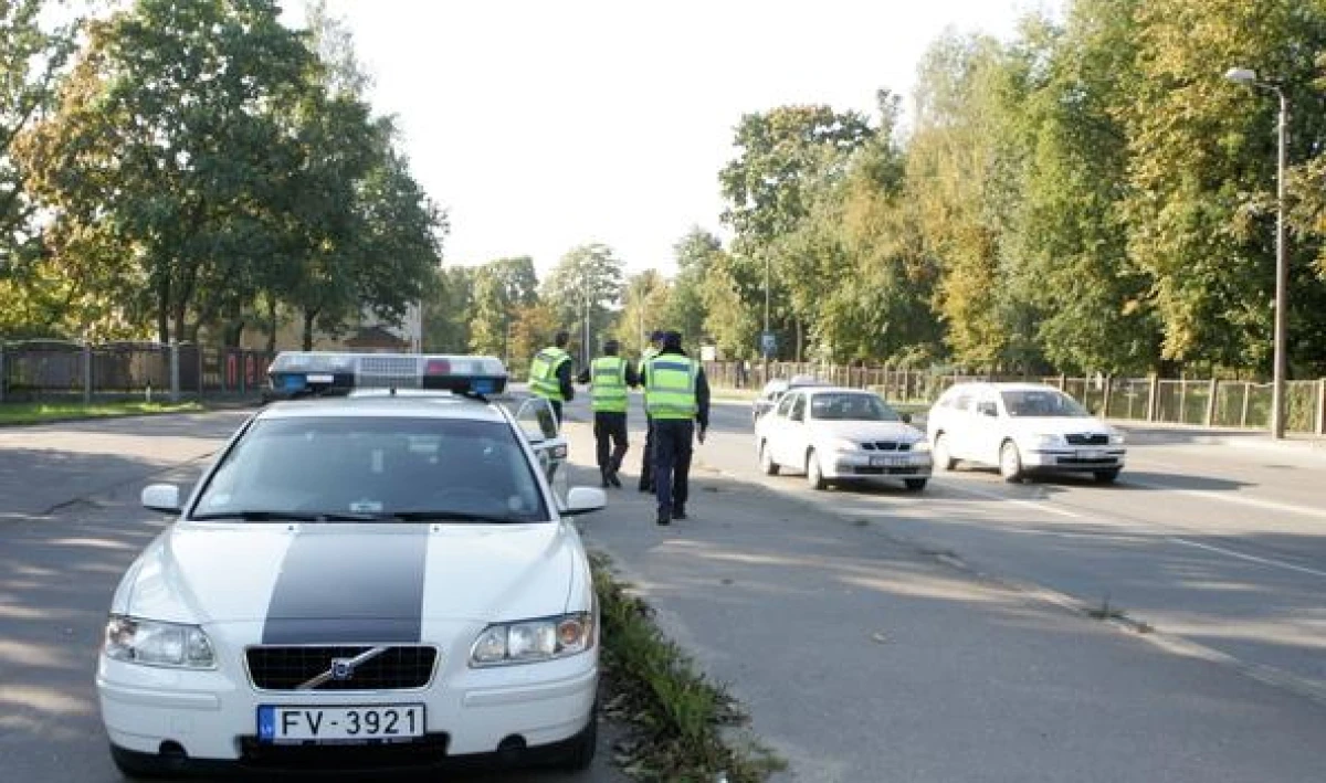 Полицейский пост на дороге