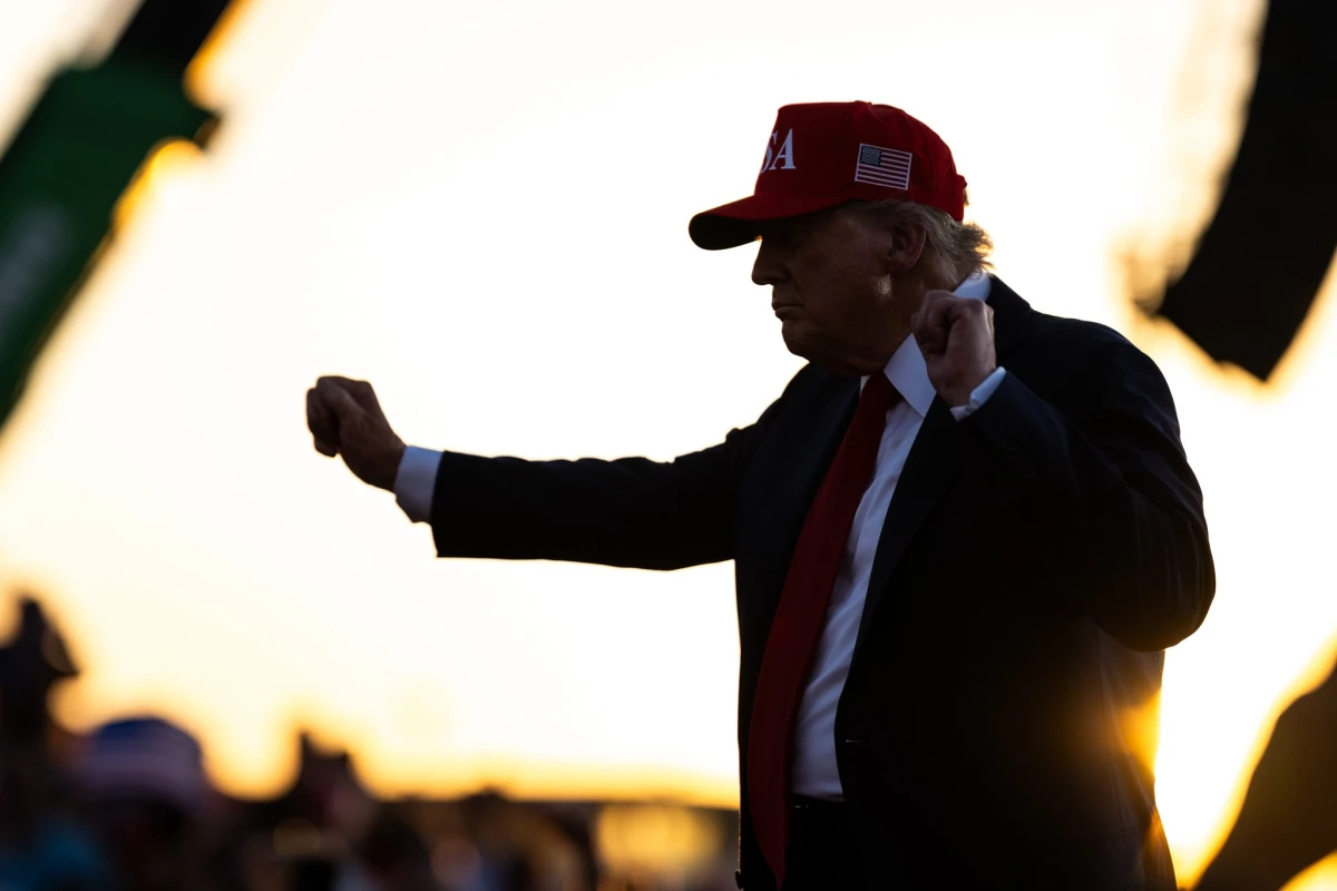 Дональд Трамп выступает