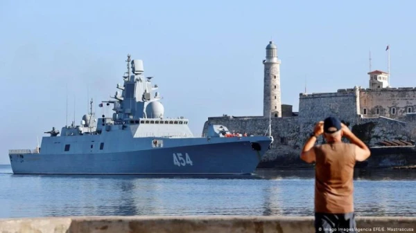Российский военный корабль в порту