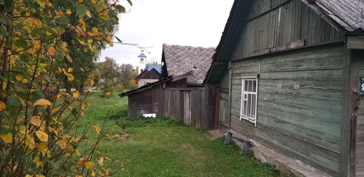 Старый деревенский дом в Зилупе