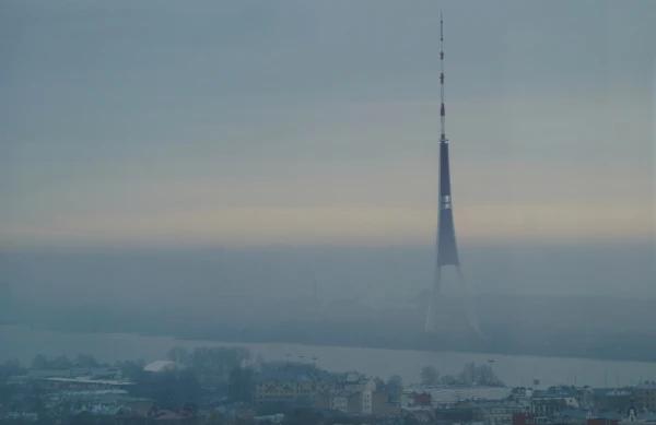 Рижская телебашня в тумане