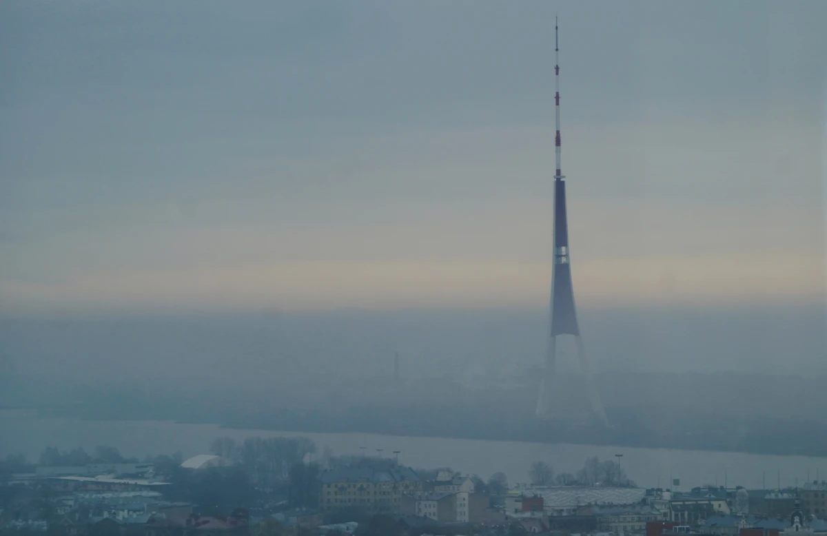 Рижская телебашня в тумане