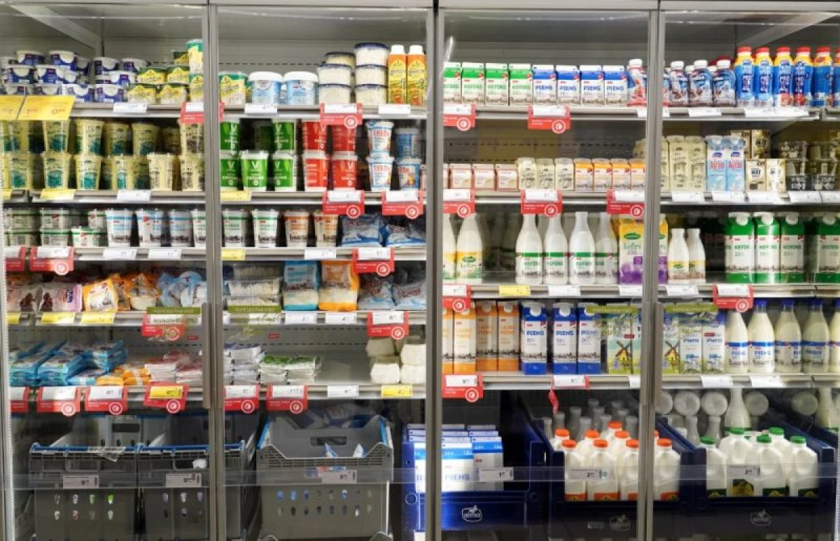 витрина с молочной продукцией