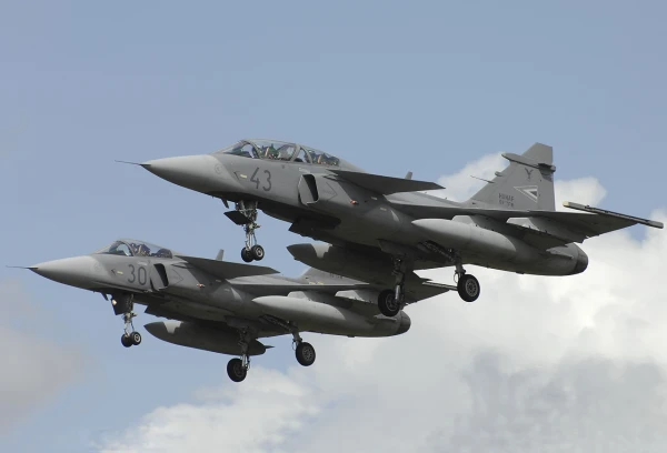 Истребители Gripen.