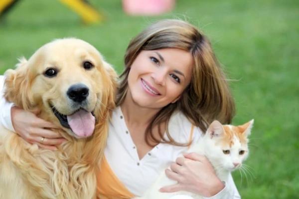 Researchers have determined who feels happier — dog owners or cat owners.