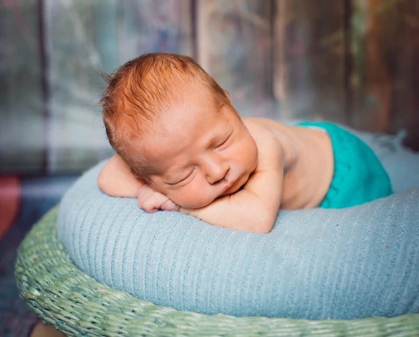 Baby vs Medicine: Newborn Arrives Holding a Contraceptive in Its Fist