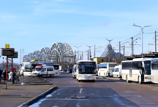 Instead of intercity buses: passengers in Latvia offered 57 electric vehicles with low-paid drivers