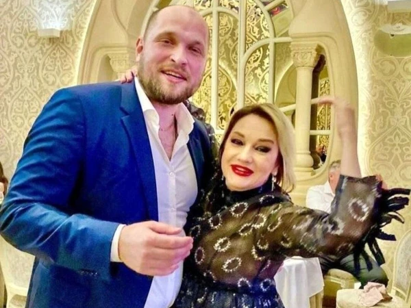 Хотела жить за каменной стеной, а вона как вышло.