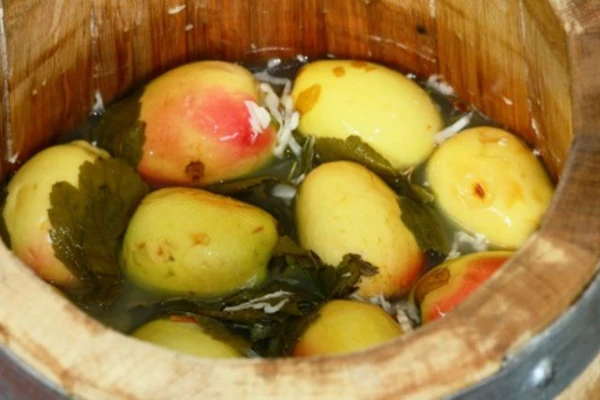 Soaking Apples and Pears. Culinary Tricks from an Experienced Gardener