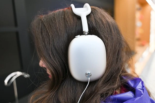 Horror: Apple headphone users heard a whistle in their ears