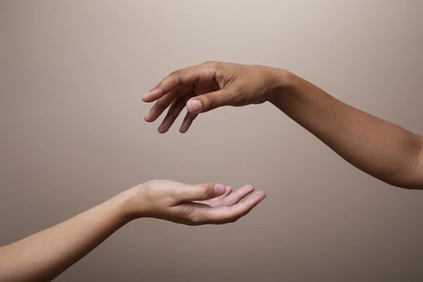 Doctors Warned About Symptoms of Liver Problems Manifesting on the Hands