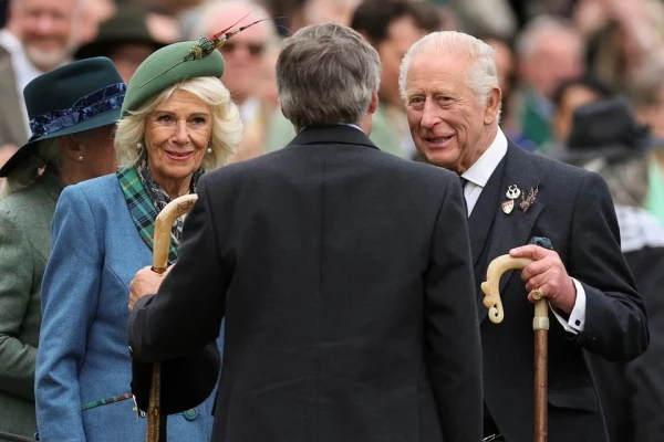 Милые старички Камилла и Чарлз вызывают лишь сожаление.