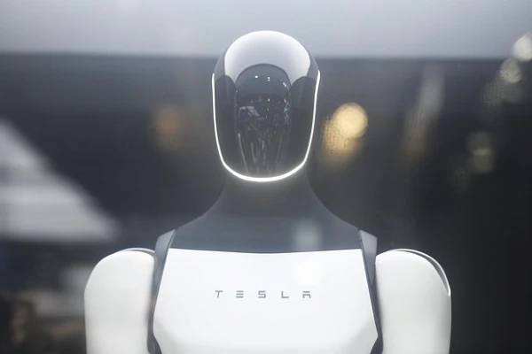 Elon Musk Showed the Humanoid Robot Optimus Learning Kung Fu Techniques