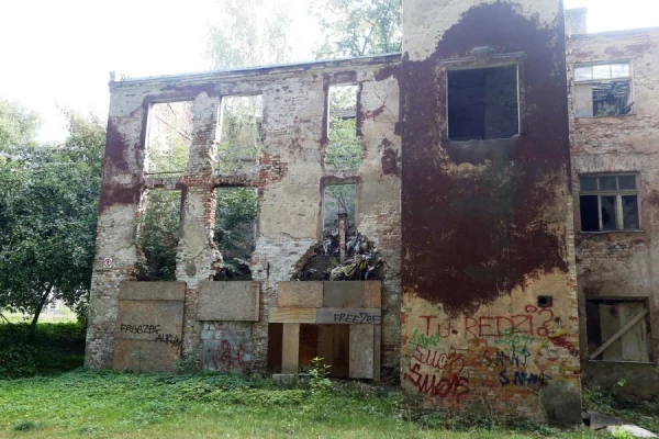 King of Ruins. Dozens of registered companies in the ruins lead to one person