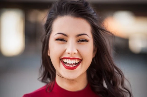 Works Even Through Tears: 7 Amazing Effects That the Habit of Smiling Can Bring