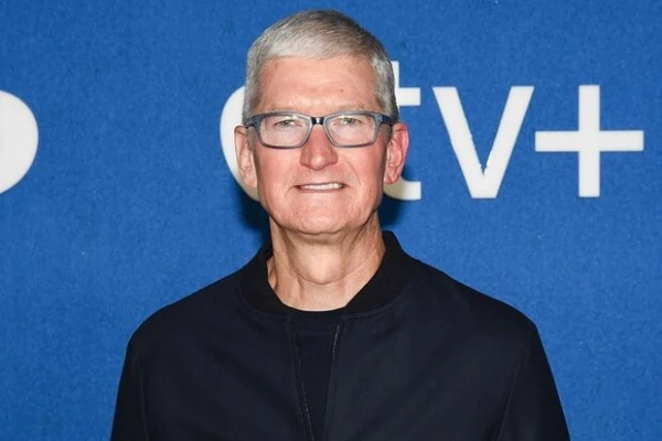 Possible Successor to Cook at the Helm of Apple Named