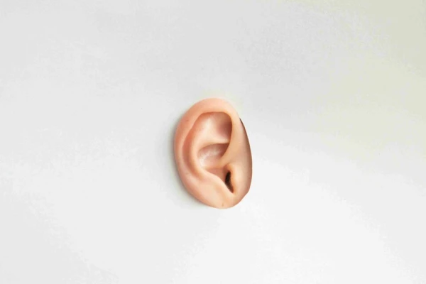 The Doctor Explained the Changes in Earwax Color with Different Diseases