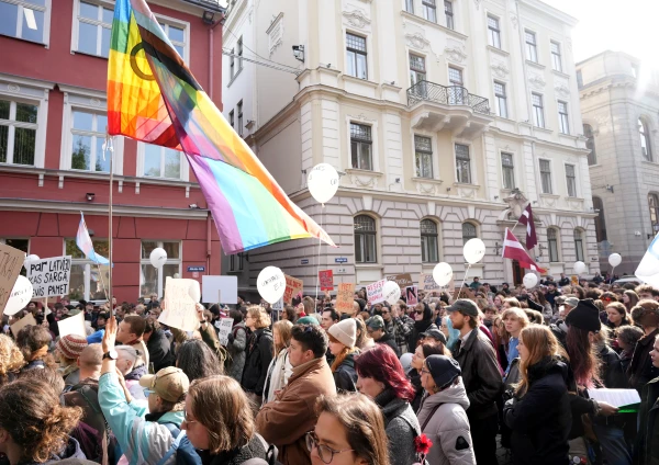 Suspicious Individuals with Expensive Accessories Gathered at the Saeima – Observer