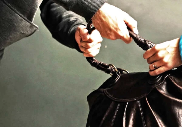 Riga-style robbery: young drug addict snatched a woman«s bag, money, and earrings