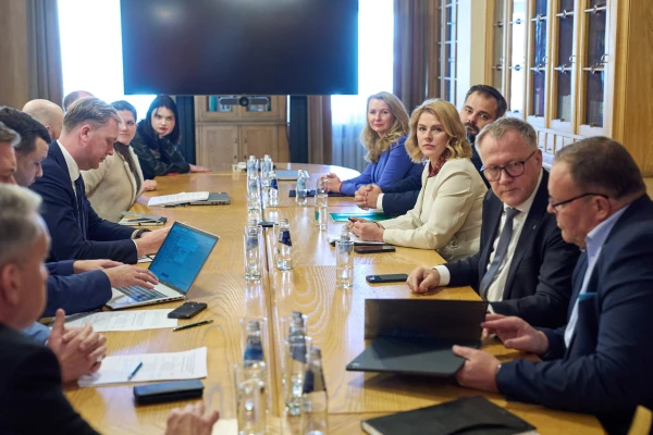 No One Wanted to Leave: Why Latvia«s Government Quarreled but Did Not Collapse