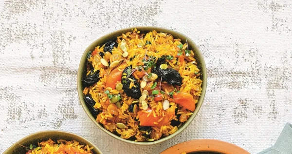 How to Cook Vegetarian Pilaf with Dried Fruits and Pumpkin Seeds