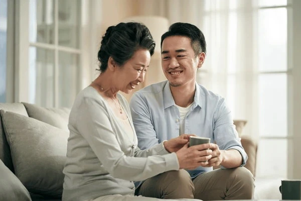 Son on Demand: A New Profession from China — Bodyguard and Companion for the Elderly