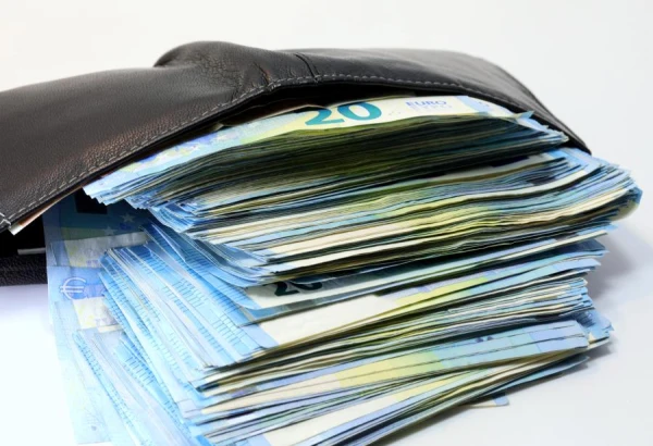 They promised to limit salary growth in the public sector — we got an increase of 8%