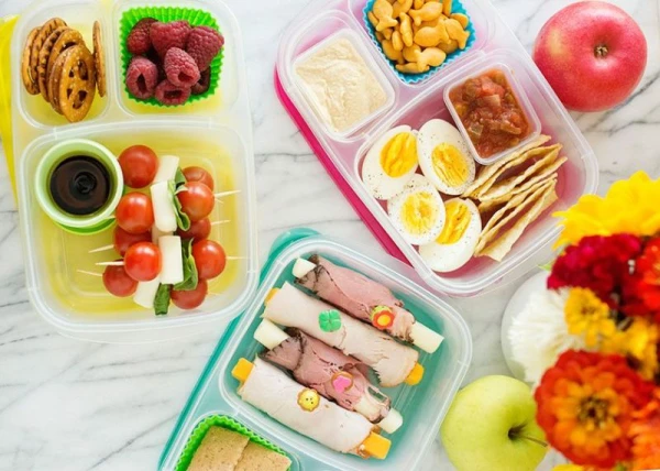 Nuts, Fruits, Sandwiches: What to Put in a Child«s Lunchbox When They Are at School All Day