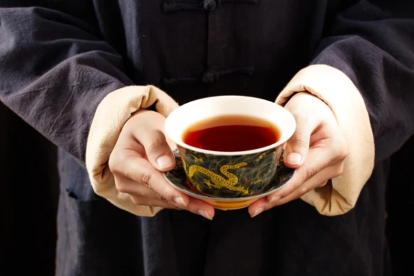 Why You Shouldn«t Drink Tea on an Empty Stomach: An Explanation from a Gastroenterologist