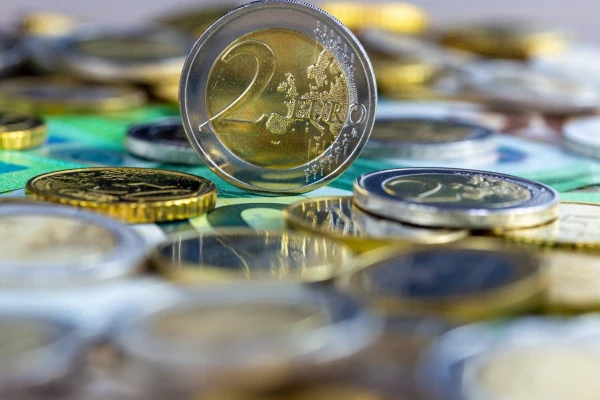 Latvian Deputies Agree to Publicly Trim Their Income