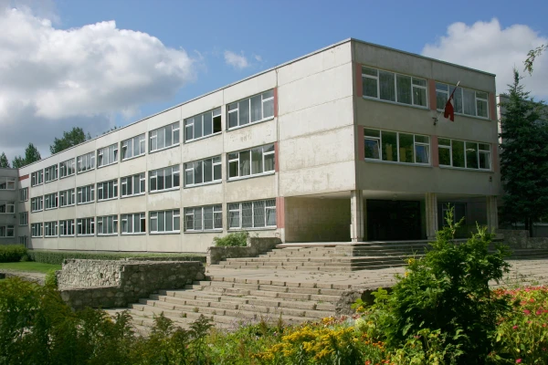 75-я основная школа в районе Краста.