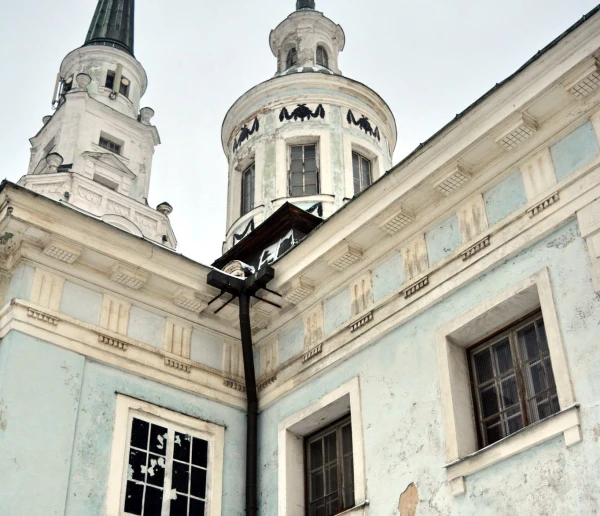 Старинная церковь Петра и Павла — ныне концертный зал... Фото автора.