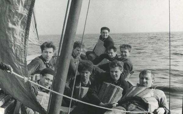 Теплоход «Ринужи». Шлюпочные учения. У руля — Олег Шовгеня.