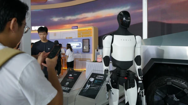 Tesla«s Robots Are Short on Hands