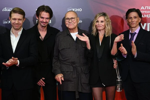 52-year-old Vysotskaya in a mini dress made her first public appearance in a long time with her 88-year-old husband