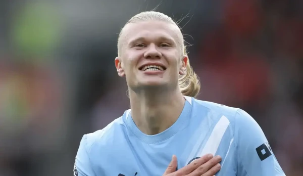 Who was recognized as the best player in the Premier League in September?